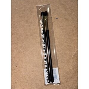 Concealer And Eyeshadow Duo‎ Brushes